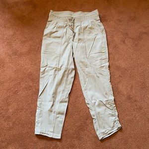 Lululemon cropped pants